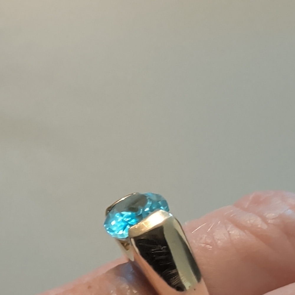 Gold Ring with Blue Oval Gemstone - Women's Jewelry - Picture 6 of 6